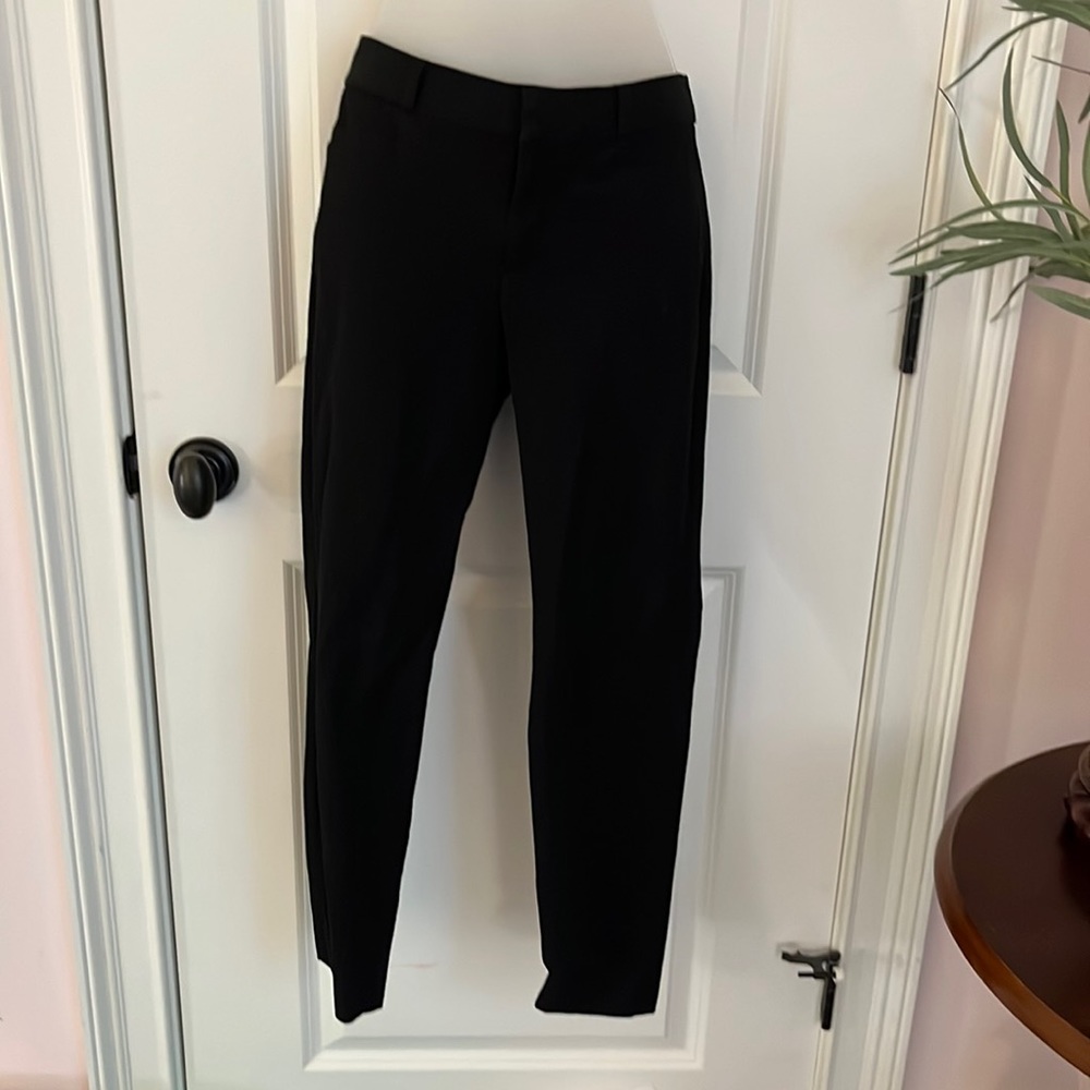 Banana republic size 4 black capris
